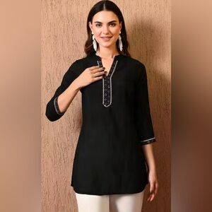 Multicolored Tunic Top with V-neck Long Sleeves and Buttoned Style